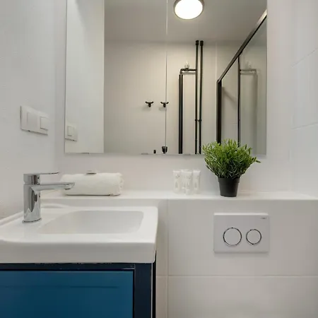 New Close To The Market Square By Renters Апартаменты